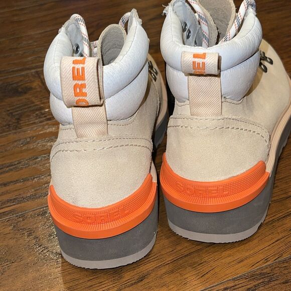 New Sorel Women's SIZE 7.5 Hi-Line Waterproof Hiker Boots - Picture 3 of 8